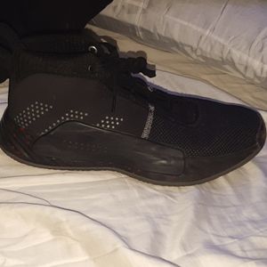 Damian Lillard size 8 people champ